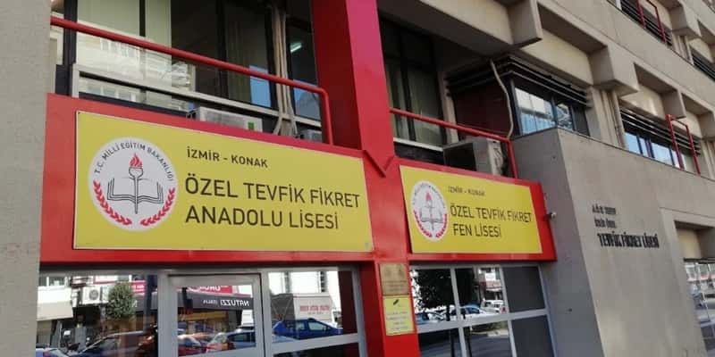 İzmir Tevfik Fikret Okulları kampüsü